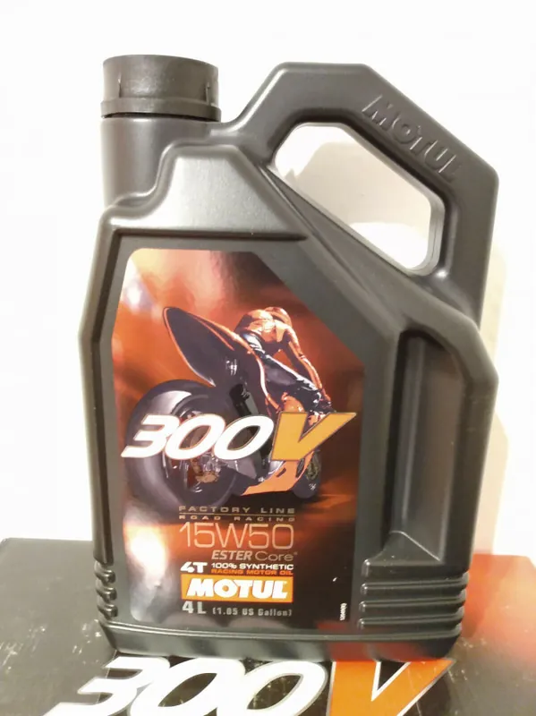 Must-Have 4 Liter Kanister Motul 300V 15W50 Factory Line Road Racing