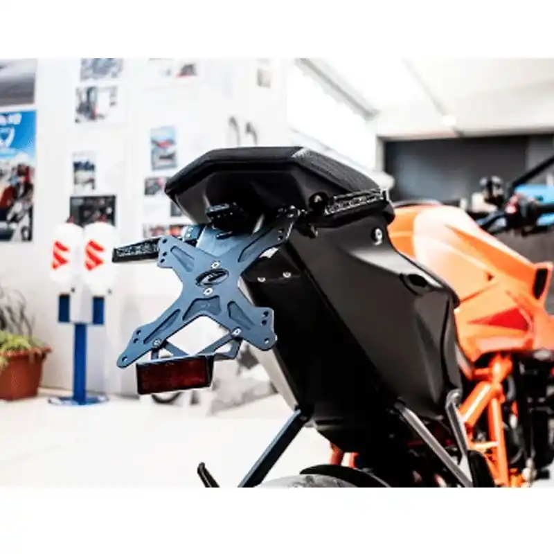 Porta matrícula EVOTECH para KTM 1390 Superduke R 2024- / 990 Duke 2024- Nur Für Kurze Zeit