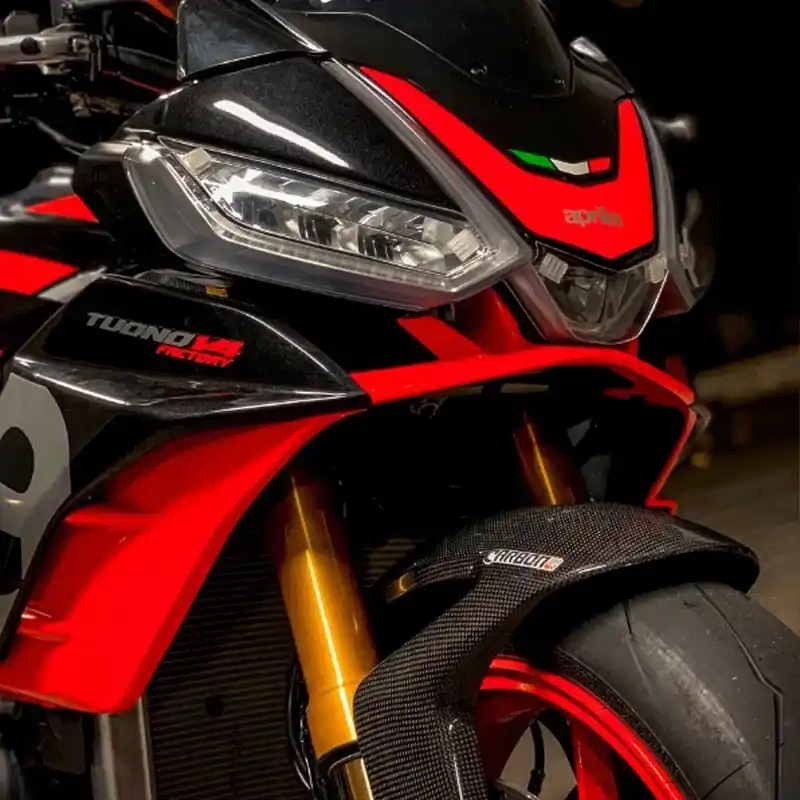 Guardabarros Delantero fibra de Carbono CARBON 2 RACE APRILIA TUONO V4 2021-2024 Beliebt