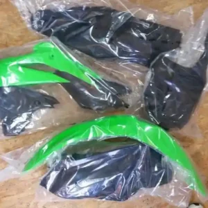 Kostenfreie Lieferung UFO Plastiksatz Kawasaki KXF 250 2013 OEM